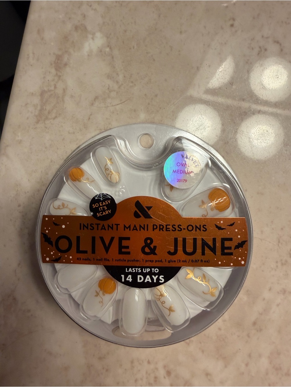 Olive & June White & Gold Instant Mani Press-Ons